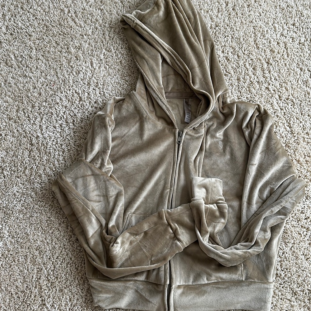Skims large velour hoodie, great condition